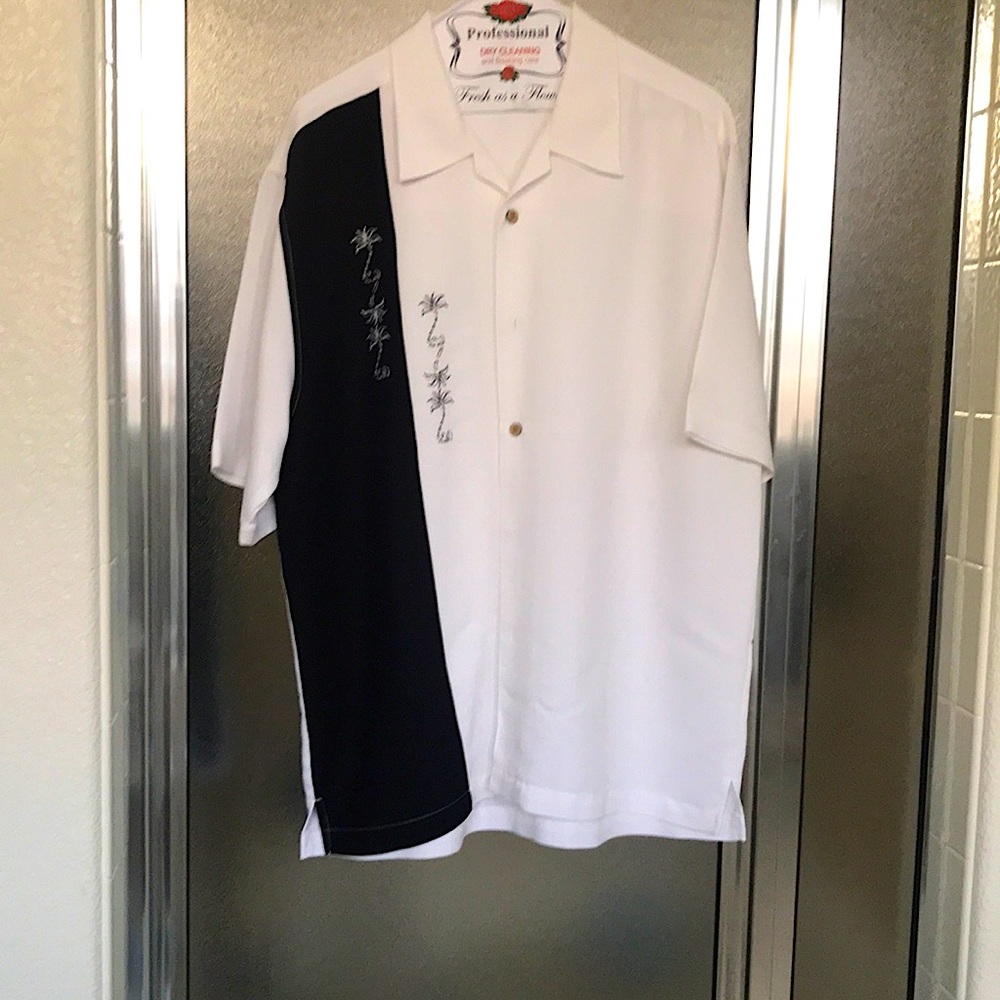 Men’s Large black & white shirt